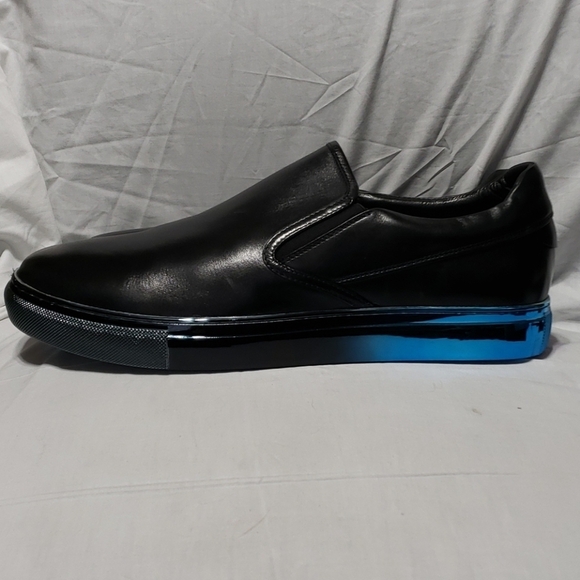 Badgley mishka electric blue cagney like new ?